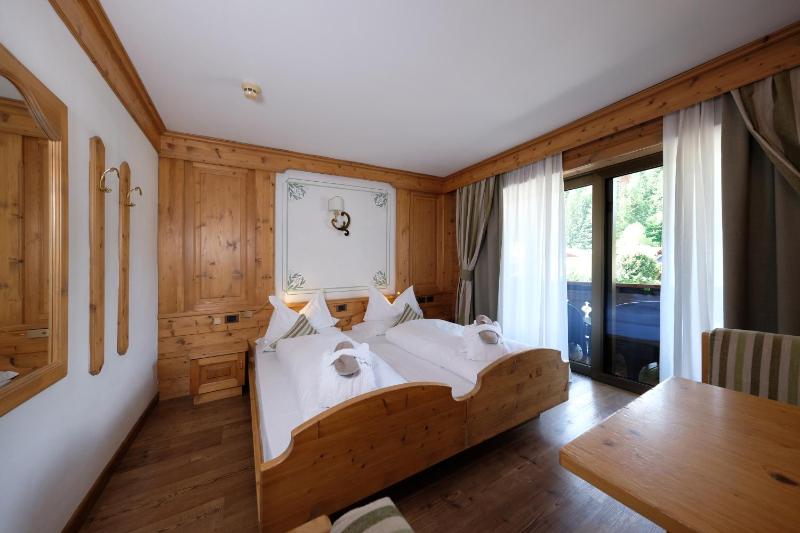 Double or Twin Room with Mountain View image 3