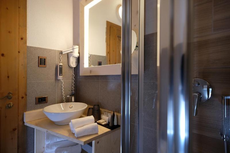 Double or Twin Room with Balcony image 1