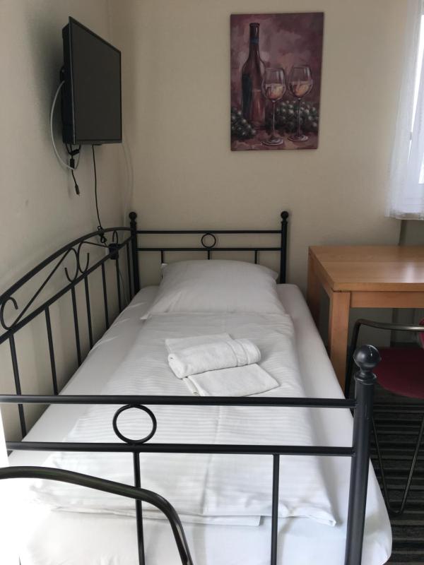 Double Room with Extra Bed image 4