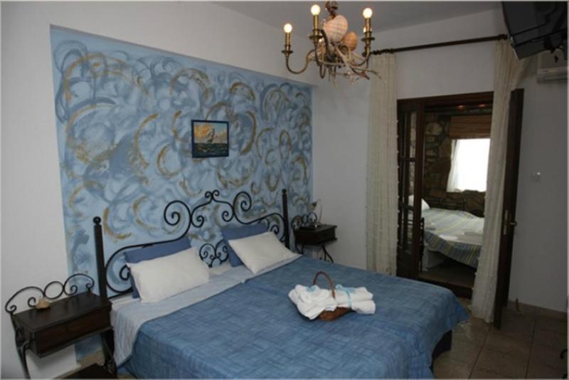 Double Room image 3