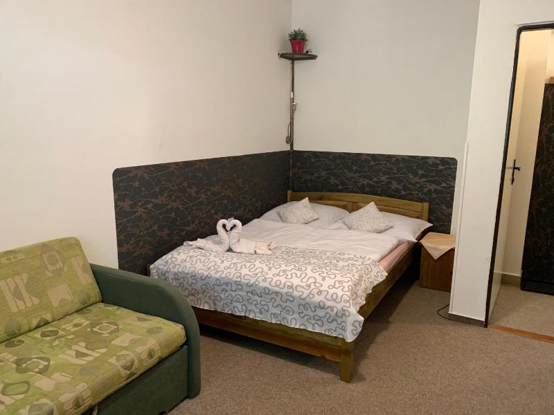 Double Room with Extra Bed image 1