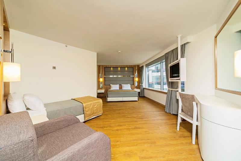 Corner Suite image 4