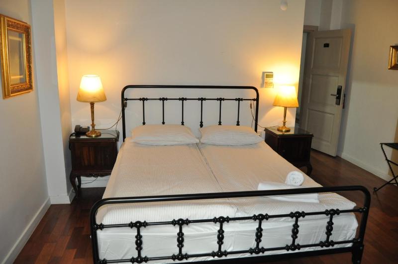 Antique Standard Double image 3