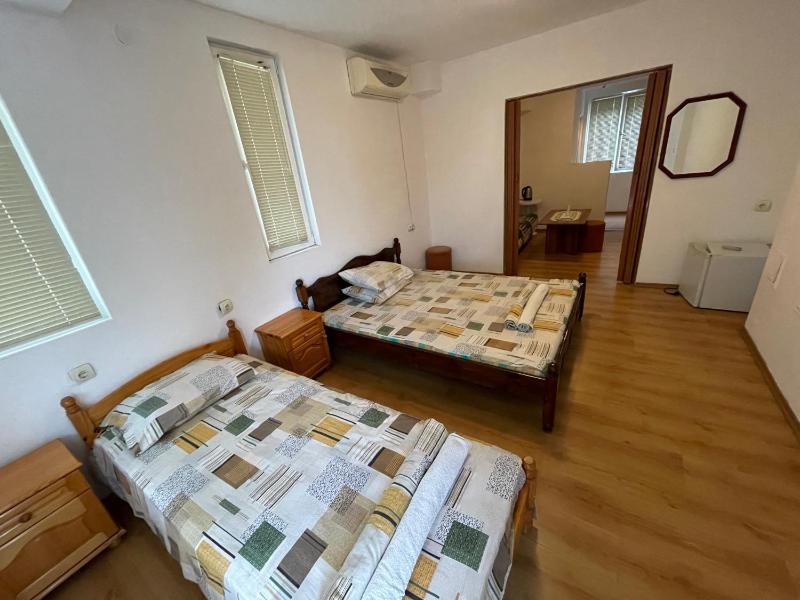 Triple Room with Balcony image 3