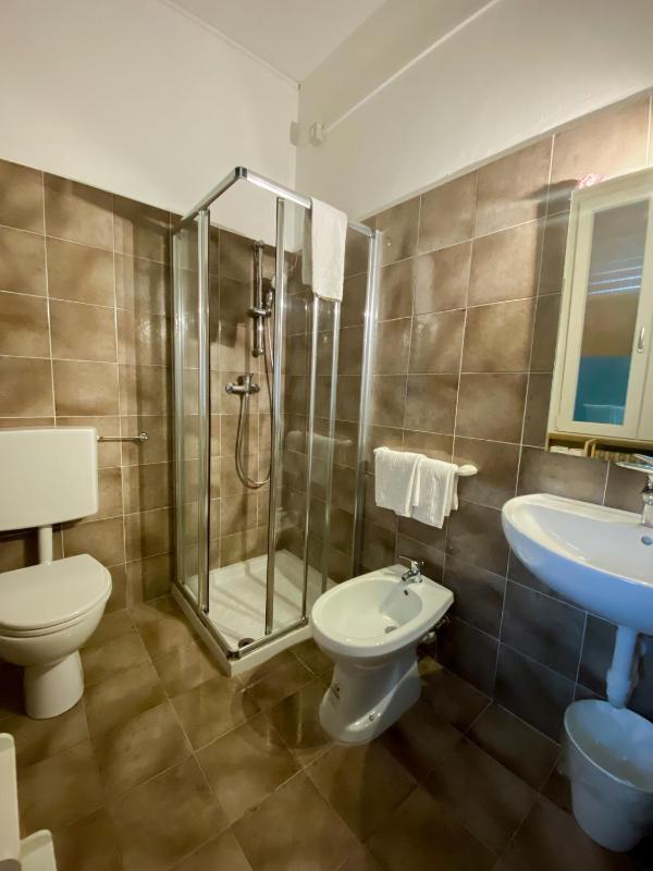 King Room with Lake View image 4
