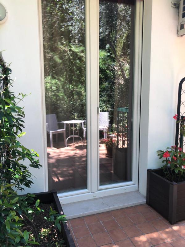 Double Room with Garden and Lake View image 4