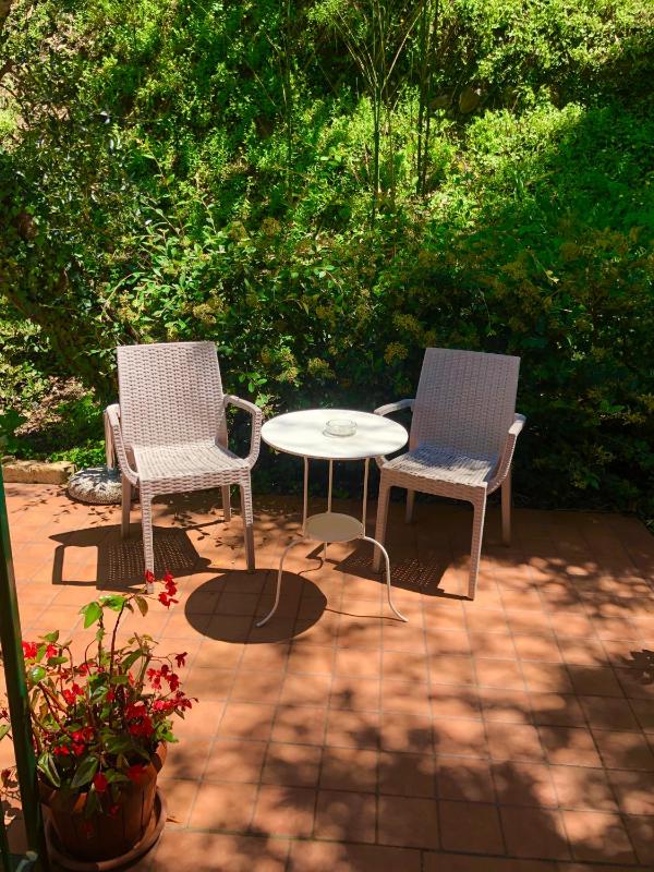 Double Room with Garden and Lake View image 3