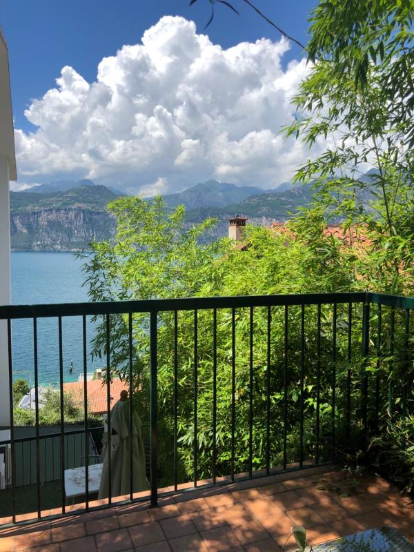 Double Room with Garden and Lake View image 2