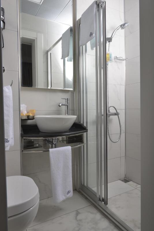 Economy Double or Twin Room image 3