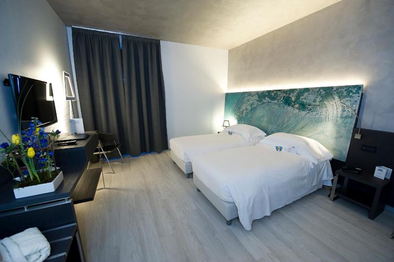 Superior Double or Twin Room image 4