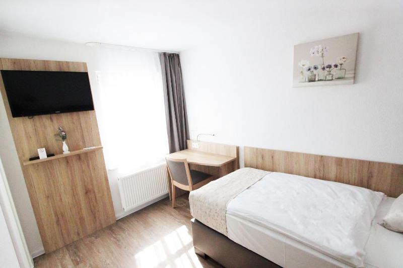 Single Room image 3