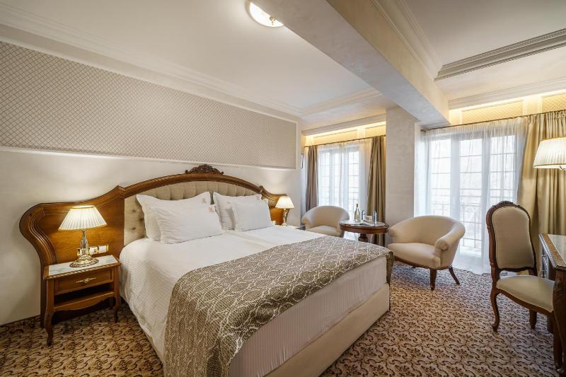 Deluxe Double Room with Park View image 1