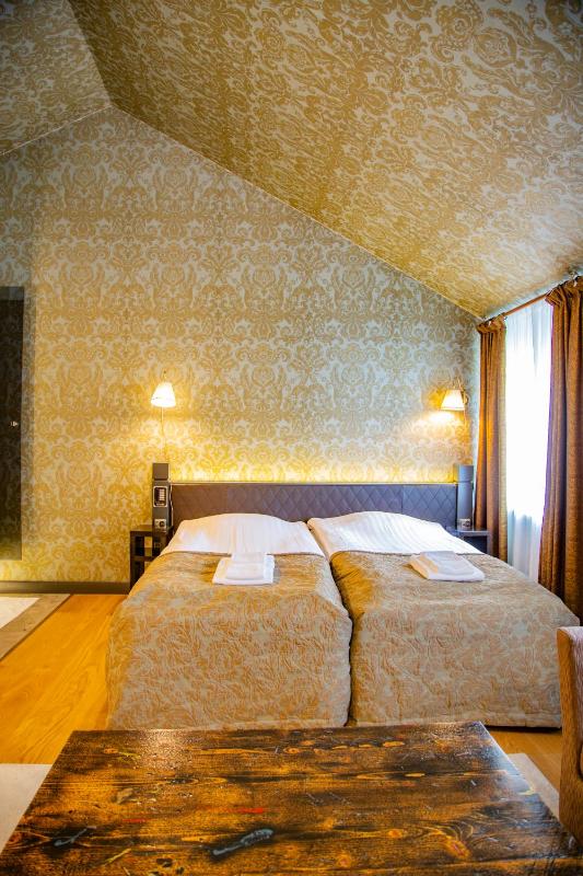 Twin Room image 3