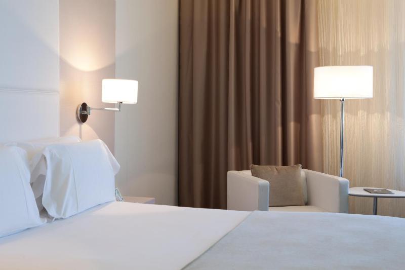 Basic Single Room image 4