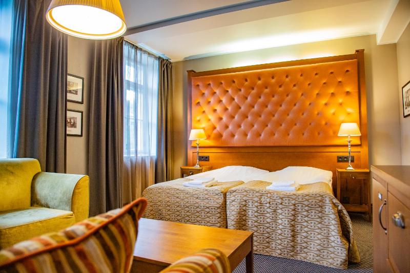 Deluxe Room image 3
