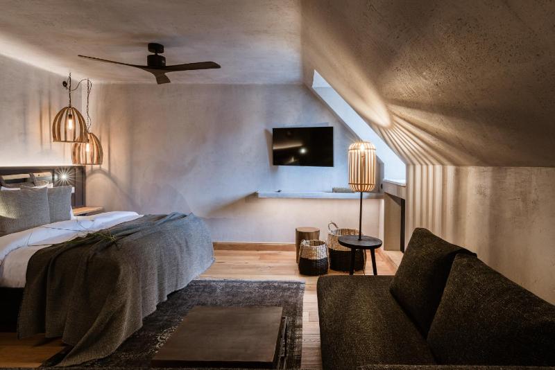Double Room image 1