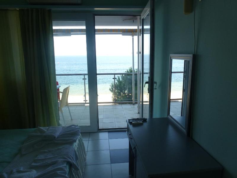 Deluxe Double Room with Balcony and Sea View image 4
