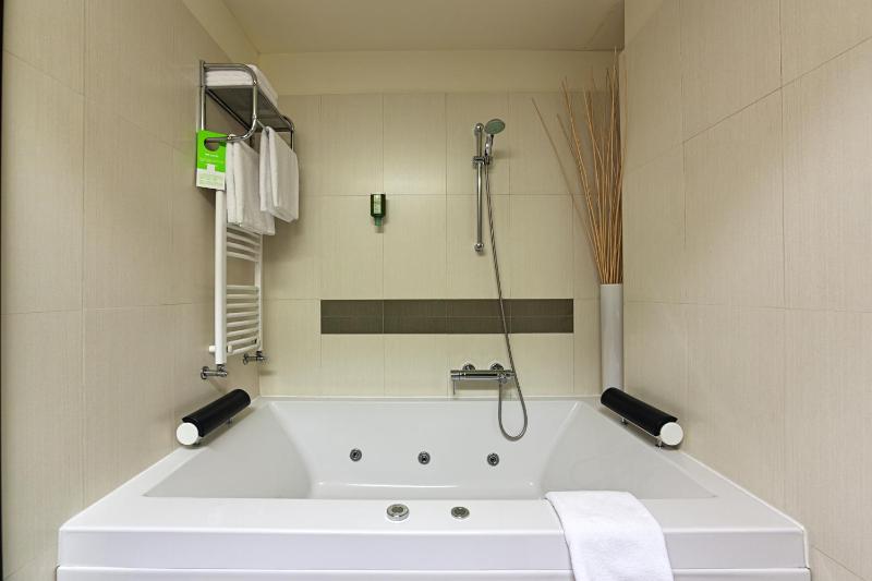 Executive Double Room image 3