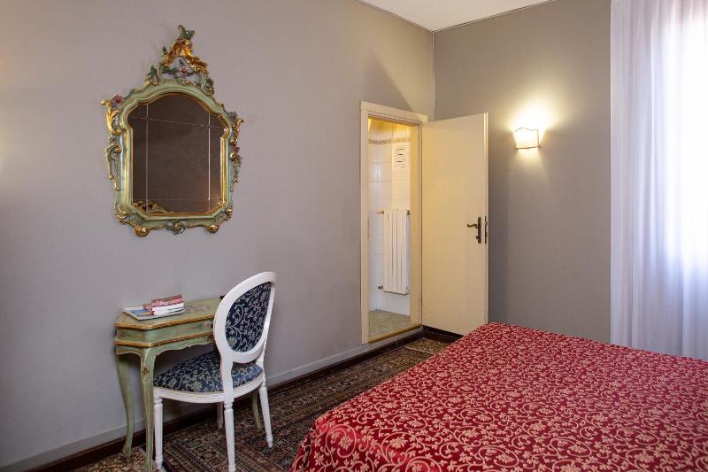 Double or Twin Room image 4