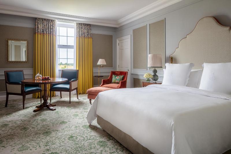 Heritage Room with one king bed image 1