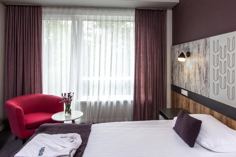 Standard Double Room with Spa Access  image 3