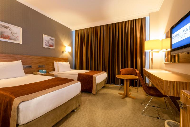 Standard Double or Twin Room image 1