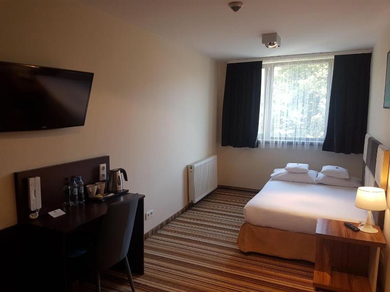 Small Double Room image 2