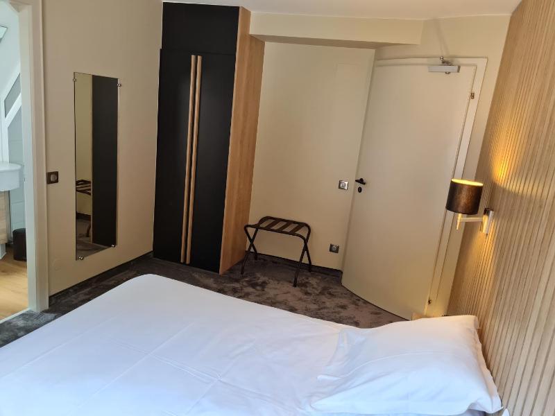 Standard Double Room image 3