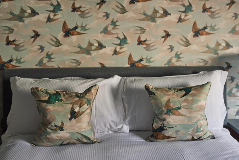 Superior King Room image 2