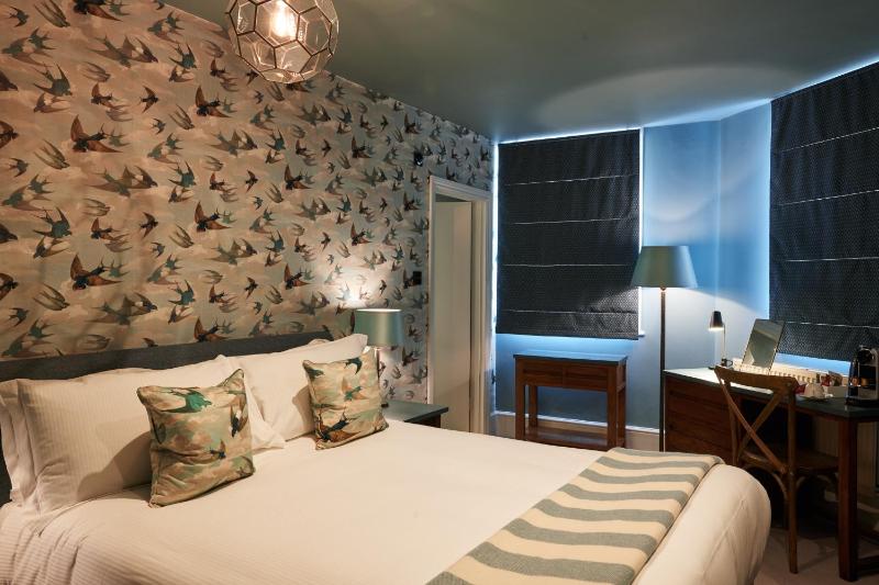 Superior King Room image 4
