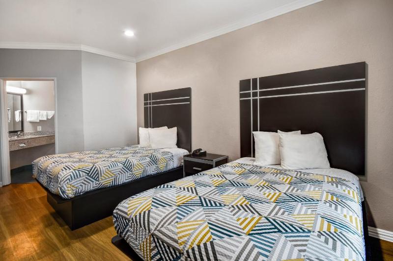 Double Room with Two Double Beds - Non-Smoking image 4