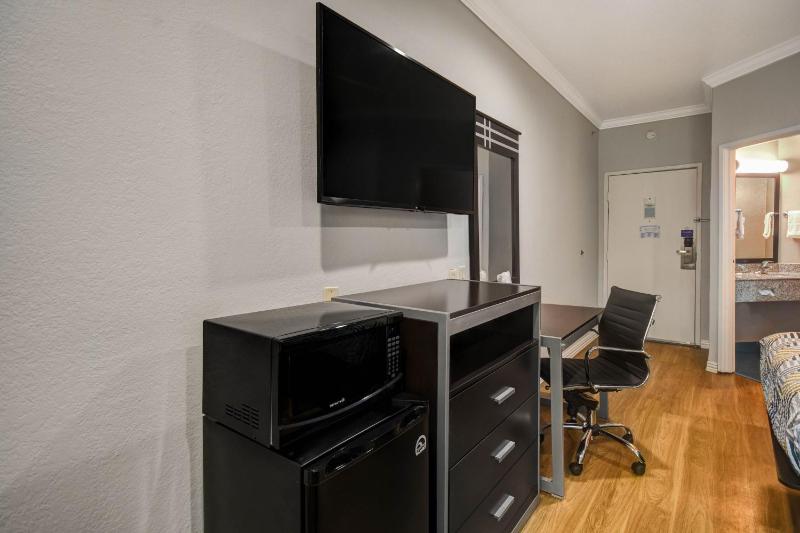 King Room - Non-Smoking image 2