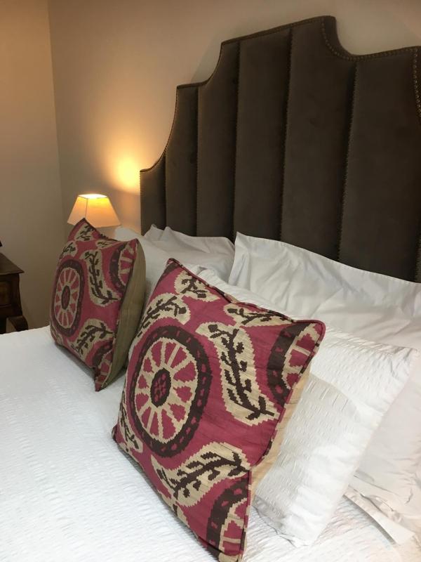 Deluxe King Room image 2