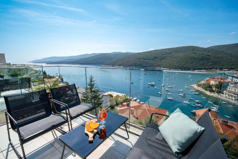 Apartment with Sea View image 1