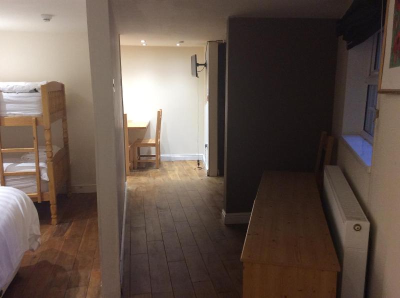 Triple Room with Shower image 4
