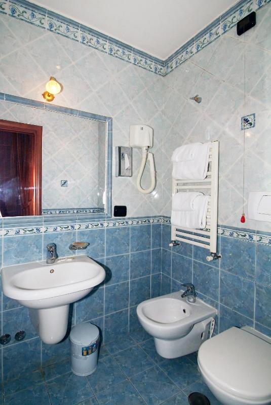 Large Double Room image 4