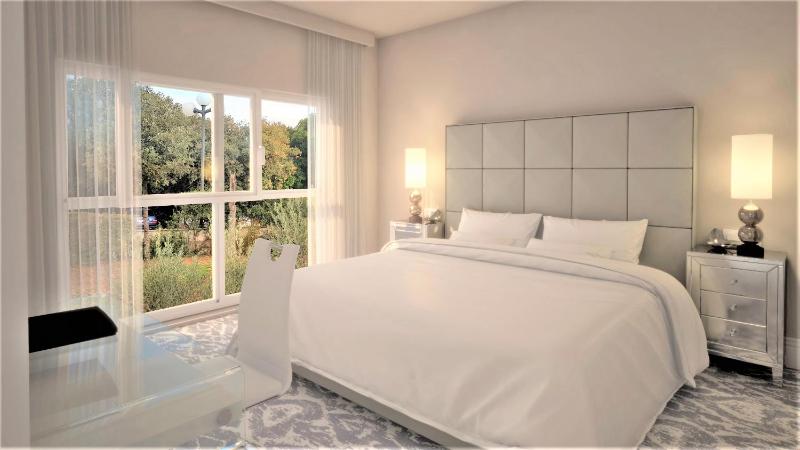 Luxury King Room with Balcony image 1