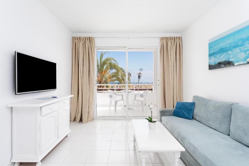 Double Room with Pool View (2 Adults) image 3