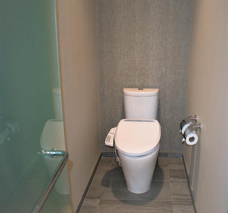 King Room with Lake View image 3
