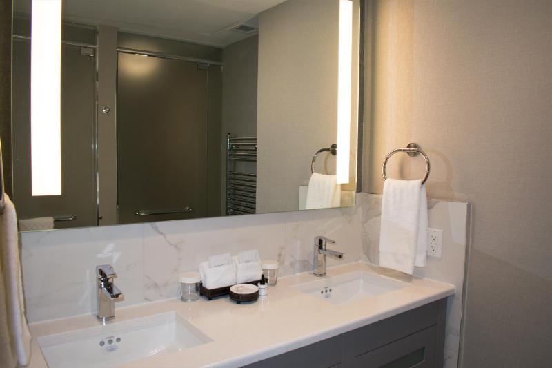 King Room with Lake View image 2