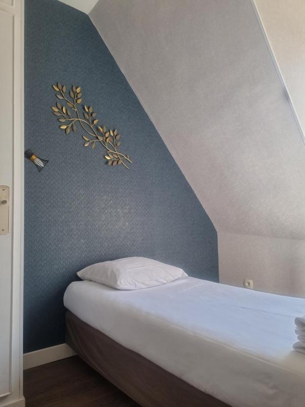 Standard Single Room image 3