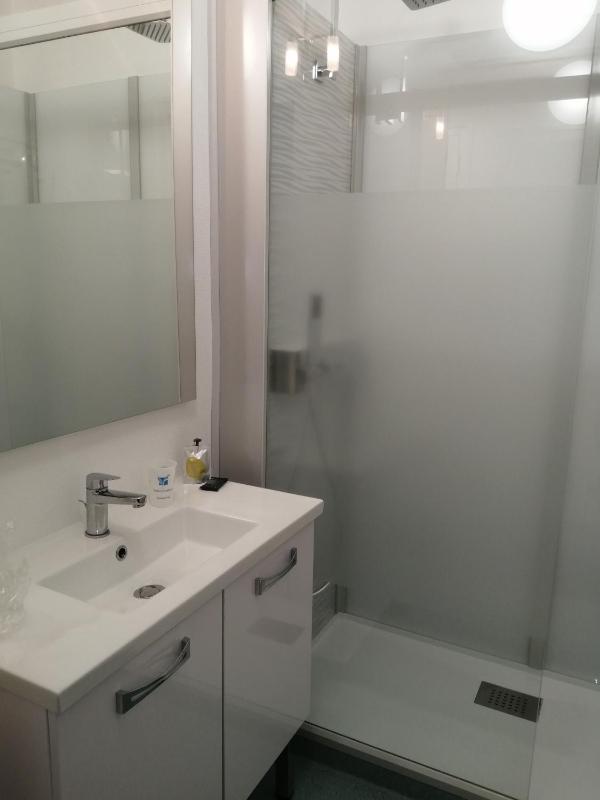 Large Double Room image 1