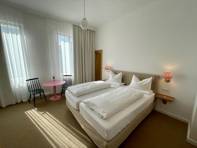 Standard Double Room image 4