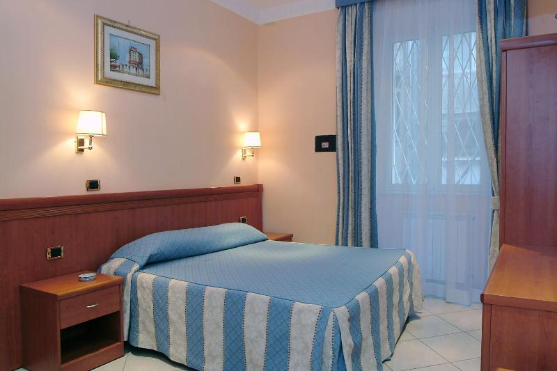 Large Double Room image 1