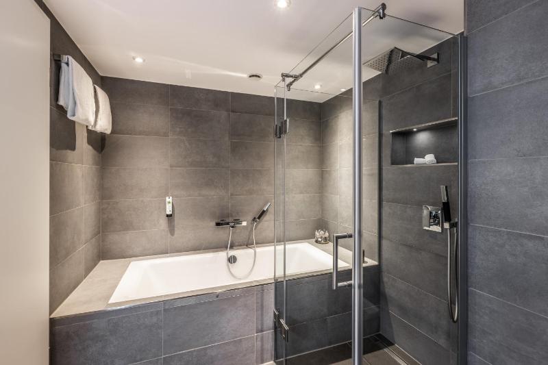 Deluxe Suite with Two Bedrooms image 1
