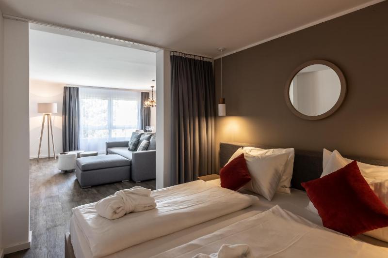 Deluxe Suite with Two Bedrooms image 3