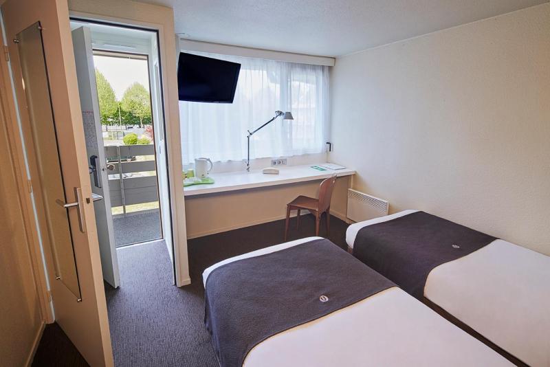 Twin Room image 2