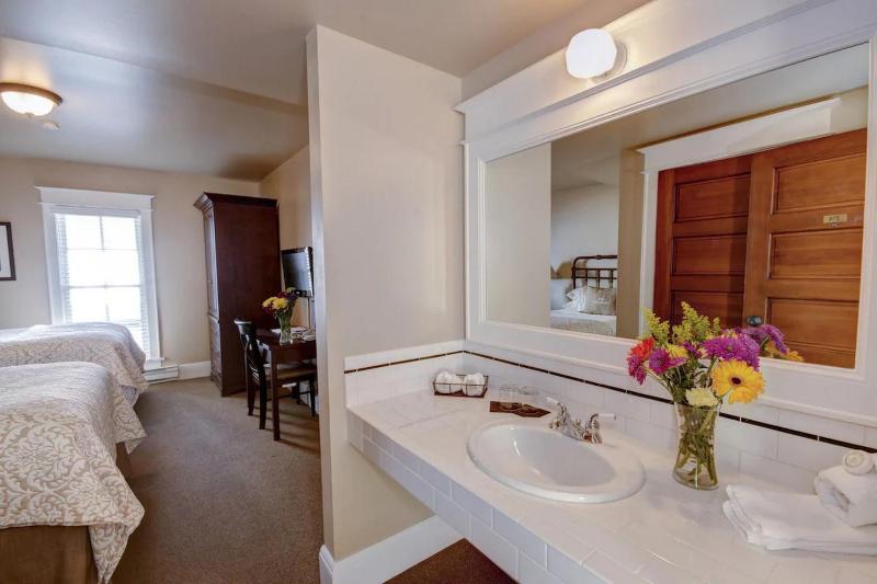 Quadruple Room image 2