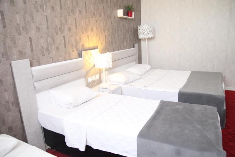 Standard Triple Room image 4