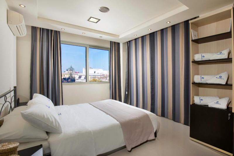 Rhodes Central Suite - image 15